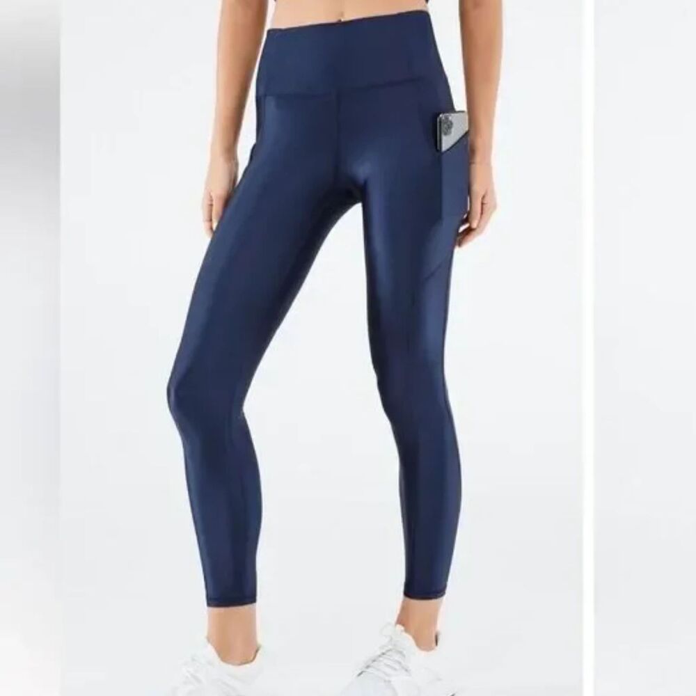Fabletics Oasis PureLuxe High Waisted Shine Fabric 7/8 Legging Pants Sz Medium - Picture 1 of 7